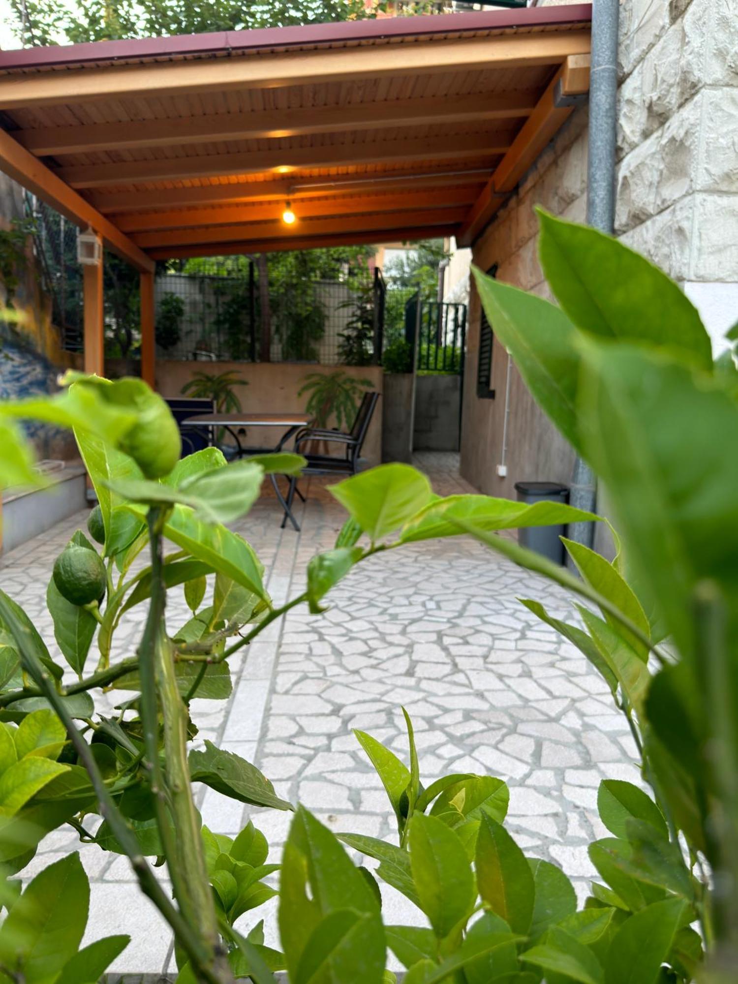 Valentinas Garden Apartment Split Exterior photo