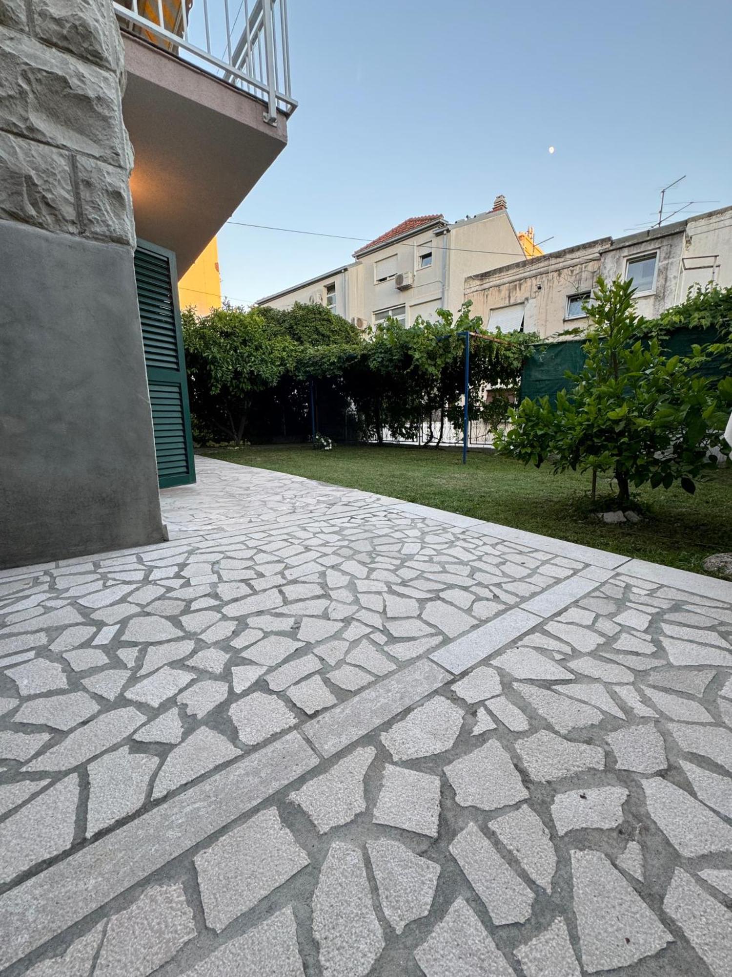 Valentinas Garden Apartment Split Exterior photo